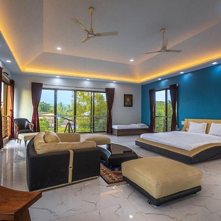 Saffronstays Aura, Alibaug - Luxury Pool Villa With A Game Room And Spacious Lawn Alībāg Extérieur photo