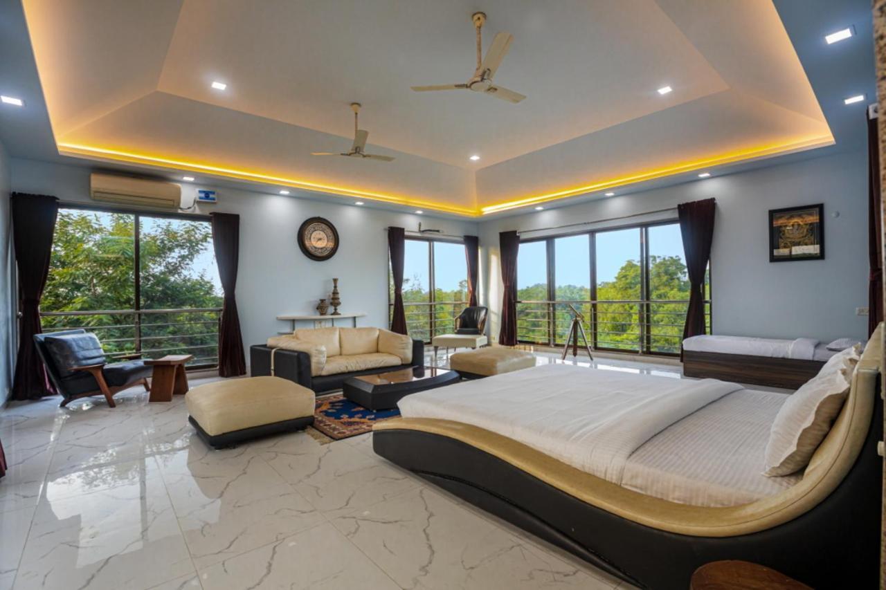 Saffronstays Aura, Alibaug - Luxury Pool Villa With A Game Room And Spacious Lawn Alībāg Extérieur photo