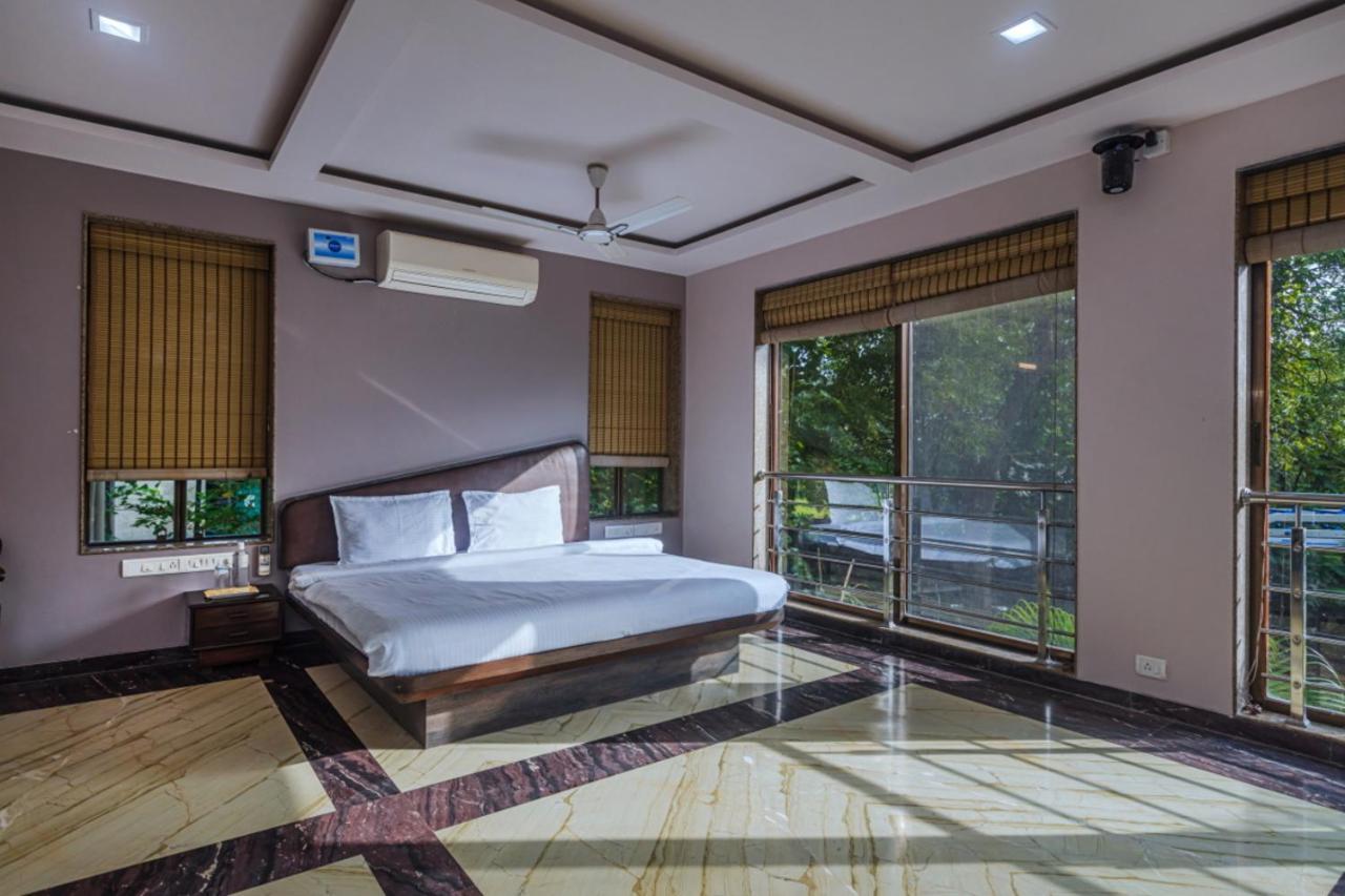 Saffronstays Aura, Alibaug - Luxury Pool Villa With A Game Room And Spacious Lawn Alībāg Extérieur photo