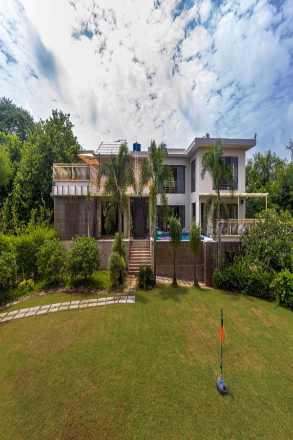 Saffronstays Aura, Alibaug - Luxury Pool Villa With A Game Room And Spacious Lawn Alībāg Extérieur photo